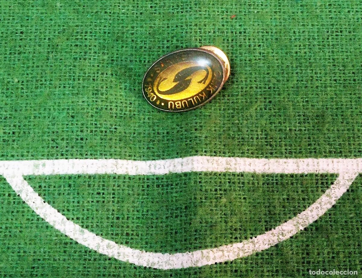 Colecionismo desportivo: PIN DE FUTBOL - SARIYER S. K - TURQU&Iacute;A - ESMALTADO - ANTIGUO