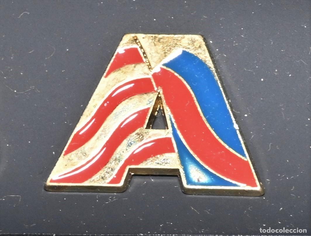Coleccionismo deportivo: PINS DEL BAR&Ccedil;A (Vintage) - Foto 3