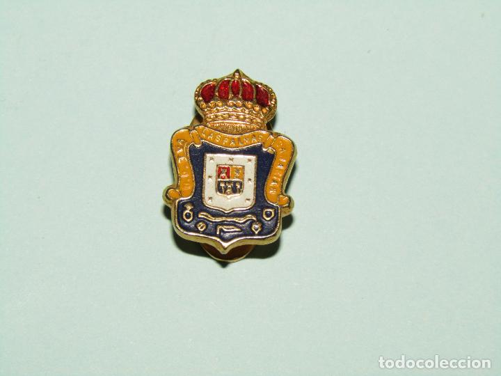 Coleccionismo deportivo: Antigua Insignia para Ojal de Lat&oacute;n Dorado Escudo de la U. D. LAS PALMAS