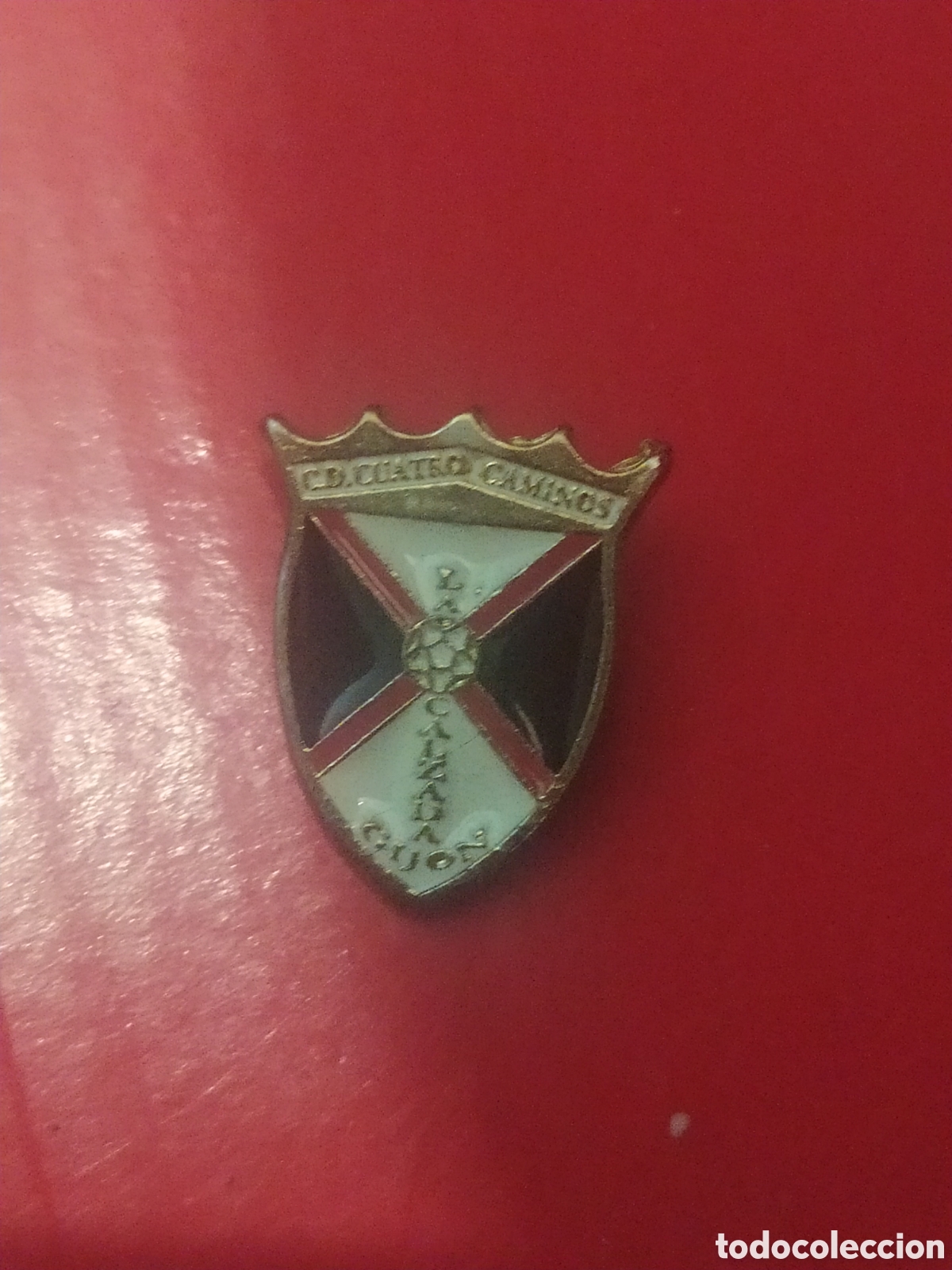 Coleccionismo deportivo: PINS DE F&Uacute;TBOL CD CUATRO CAMINOS. GIJ&Oacute;N