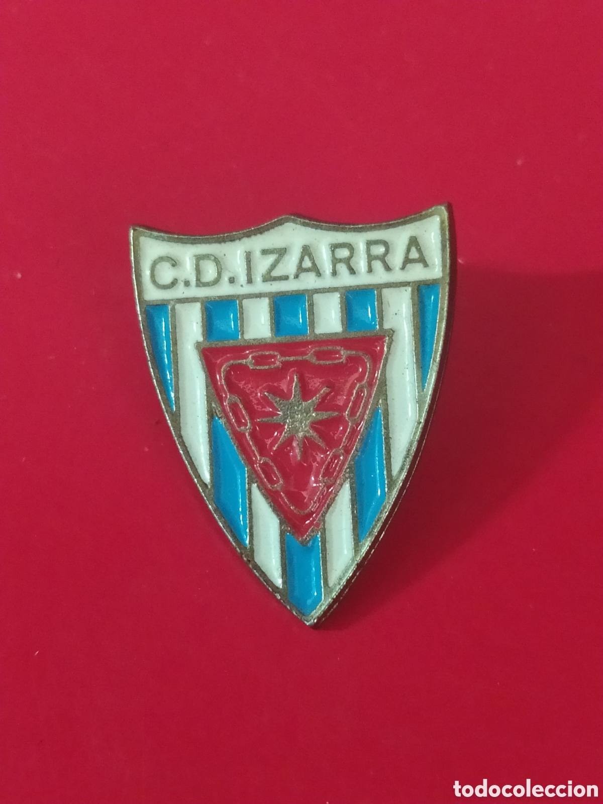 Sammelleidenschaft Sport: PINS DE F&Uacute;TBOL oficial CD IZARRA. Estella. NAVARRA
