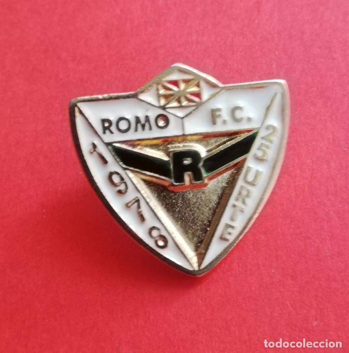 Collezionismo sportivo: PIN ROMO FC FUTBOL CLUB 1976 25 ANIVERSARIO