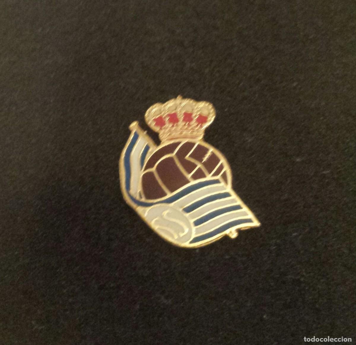 insignia/pin del equipo de fútbol conil cf (cád - Buy Football pins on  todocoleccion