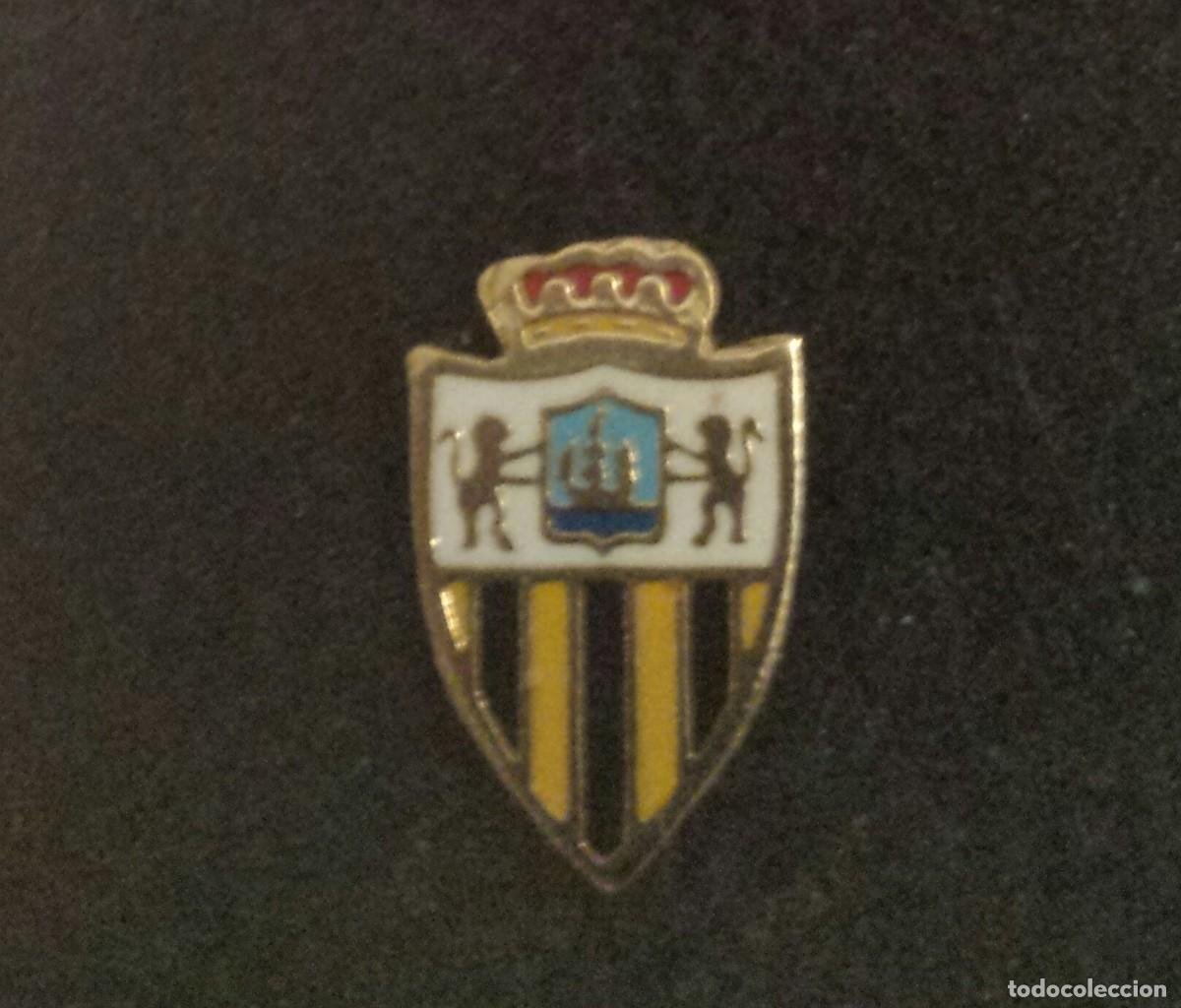 URUGUAY. - Pins de escudos/insiginas de equipos de fútbol.