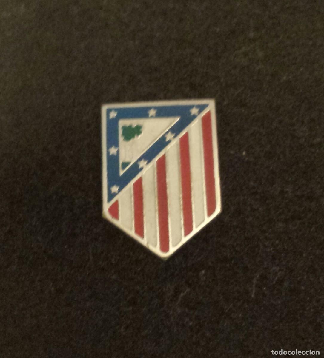 Coleccionismo deportivo: ANTIGUO PIN ATHLETIC MADRID - Foto 1