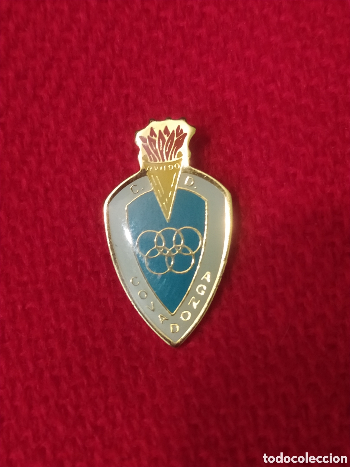 Coleccionismo deportivo: PINS DE F&Uacute;TBOL CD COVADONGA. OVIEDO