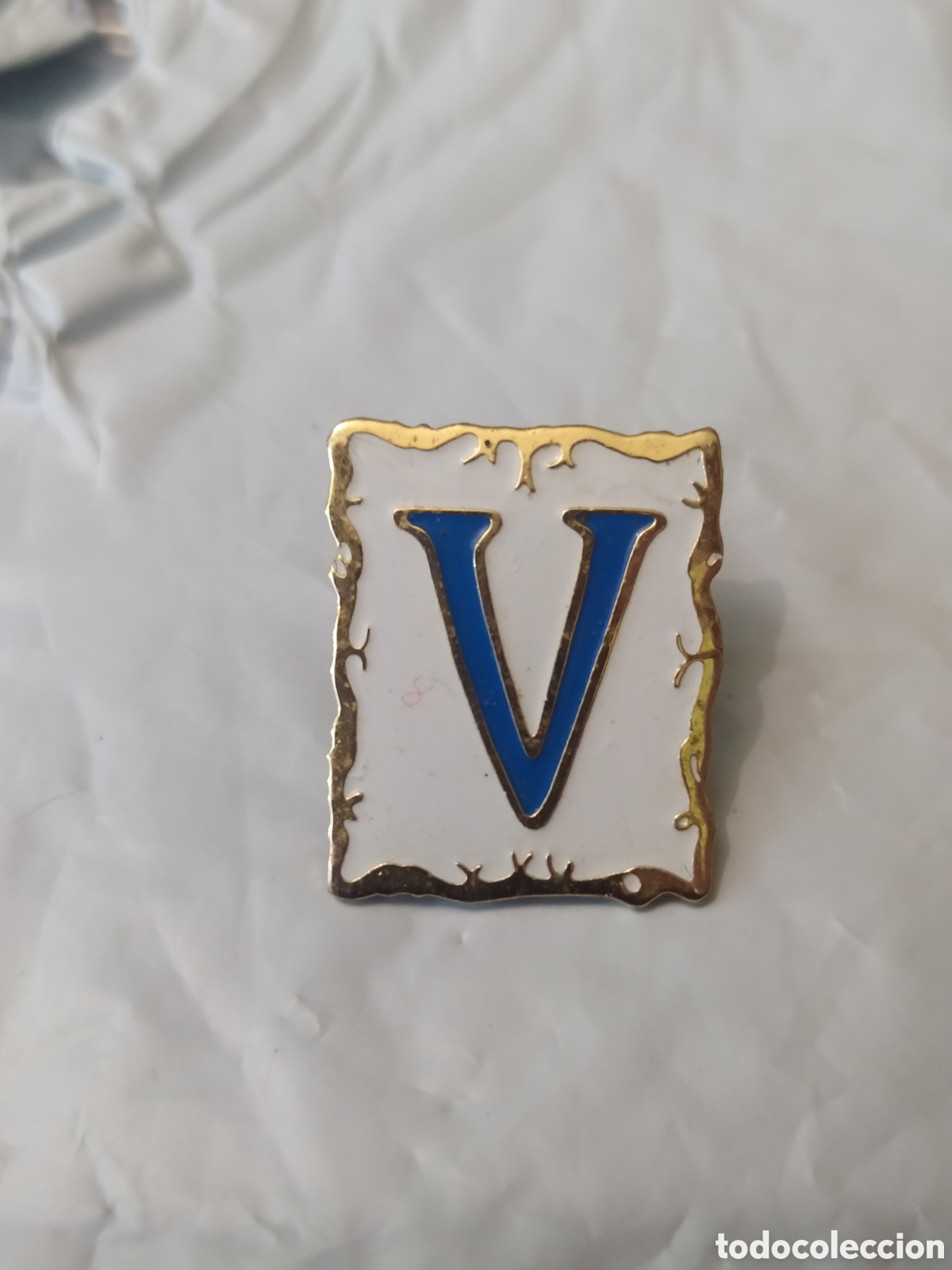 Collectionnisme sportif: PINS DE F&Uacute;TBOL VILAFRANCA FC
