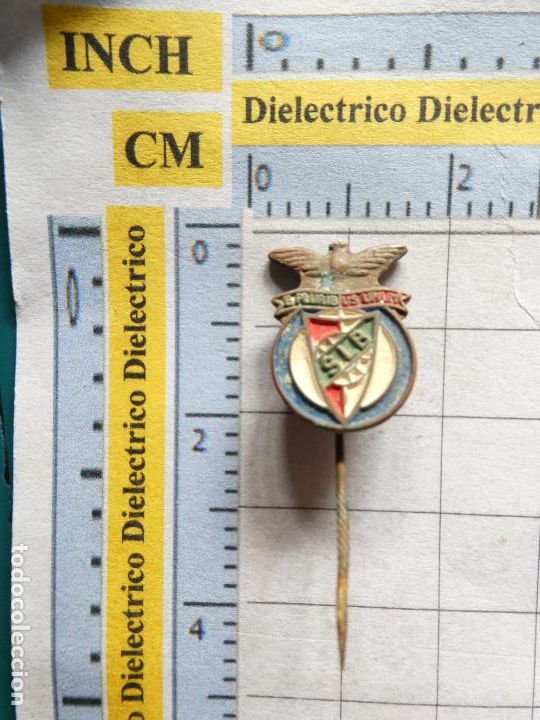 Collezionismo sportivo: ANTIGUA INSIGNIA ALFILER DE F&Uacute;TBOL. SLB BENFICA LISBOA PORTUGAL. NO PIN