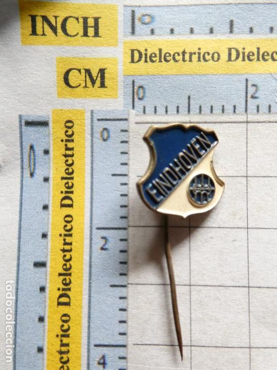 Collezionismo sportivo: ANTIGUA INSIGNIA ALFILER DE F&Uacute;TBOL. FC EINDHOVEN PAISES BAJOS. NO PIN