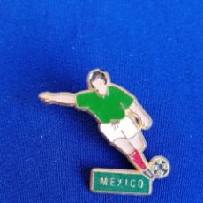Coleccionismo deportivo: SELECCIÓN DE MÉXICO FUTBOLISTA PIN. Lote 399437809