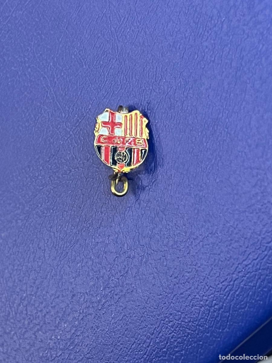 Sammelleidenschaft Sport: INSIGNIA DE OJAL DEL CLUB DE F&Uacute;TBOL BARCELONA 1950&rsquo;S . ARTIFUTBOL