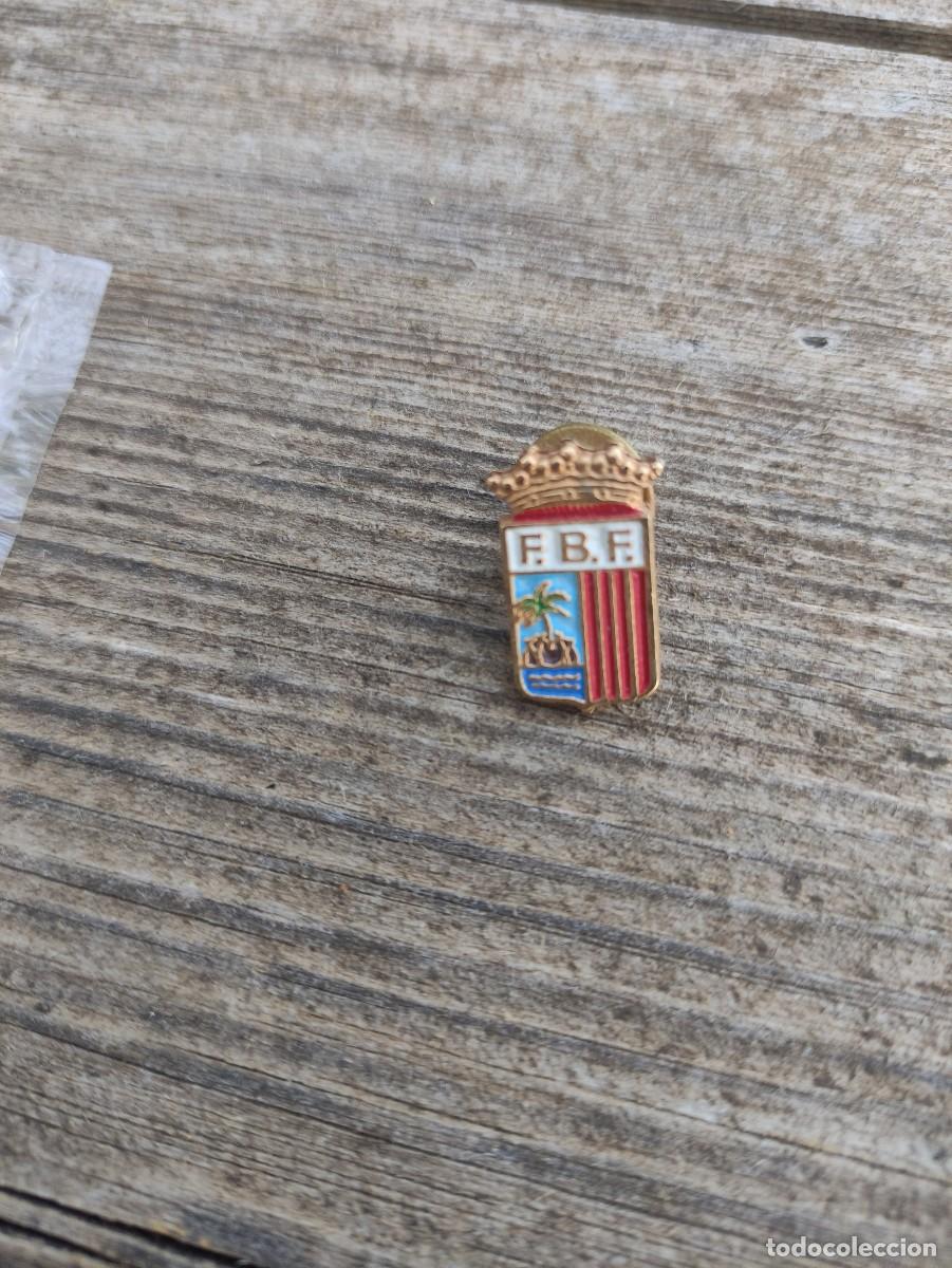 Coleccionismo deportivo: Pin Federaci&oacute;n Balear Futbol
