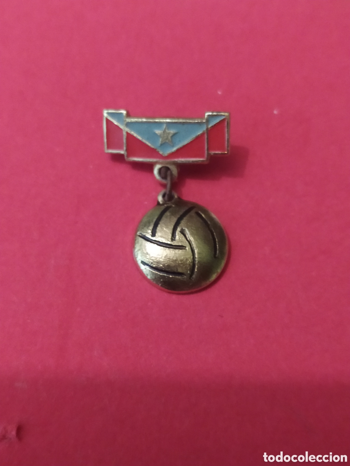 Collectionnisme sportif: PINS DE F&Uacute;TBOL DE RUSIA