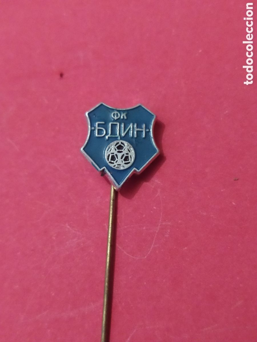 Collectionnisme sportif: PINS DE F&Uacute;TBOL DE RUSIA
