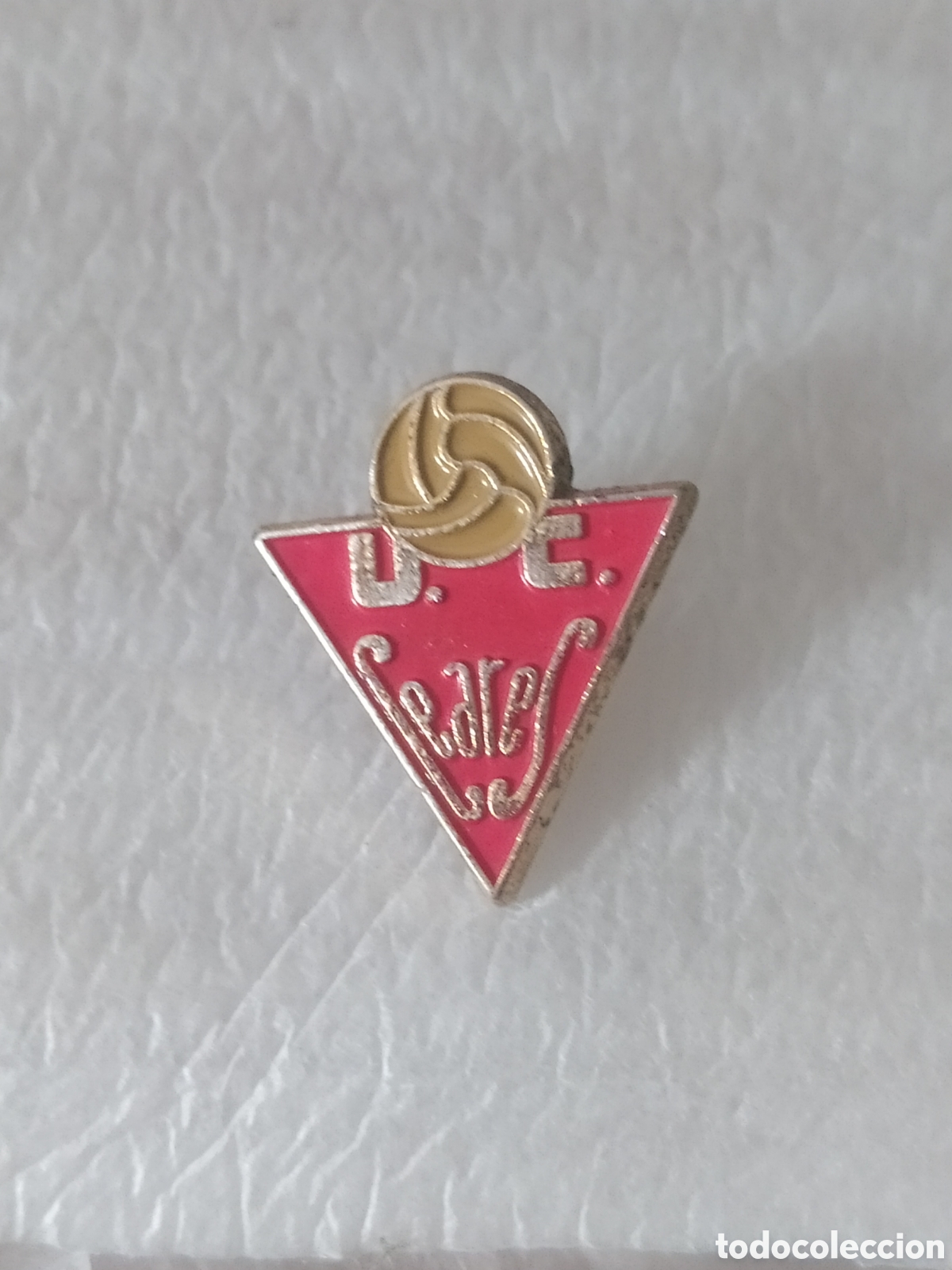 Coleccionismo deportivo: PINS DE F&Uacute;TBOL U. C. CEARES. GIJ&Oacute;N. ASTURIAS