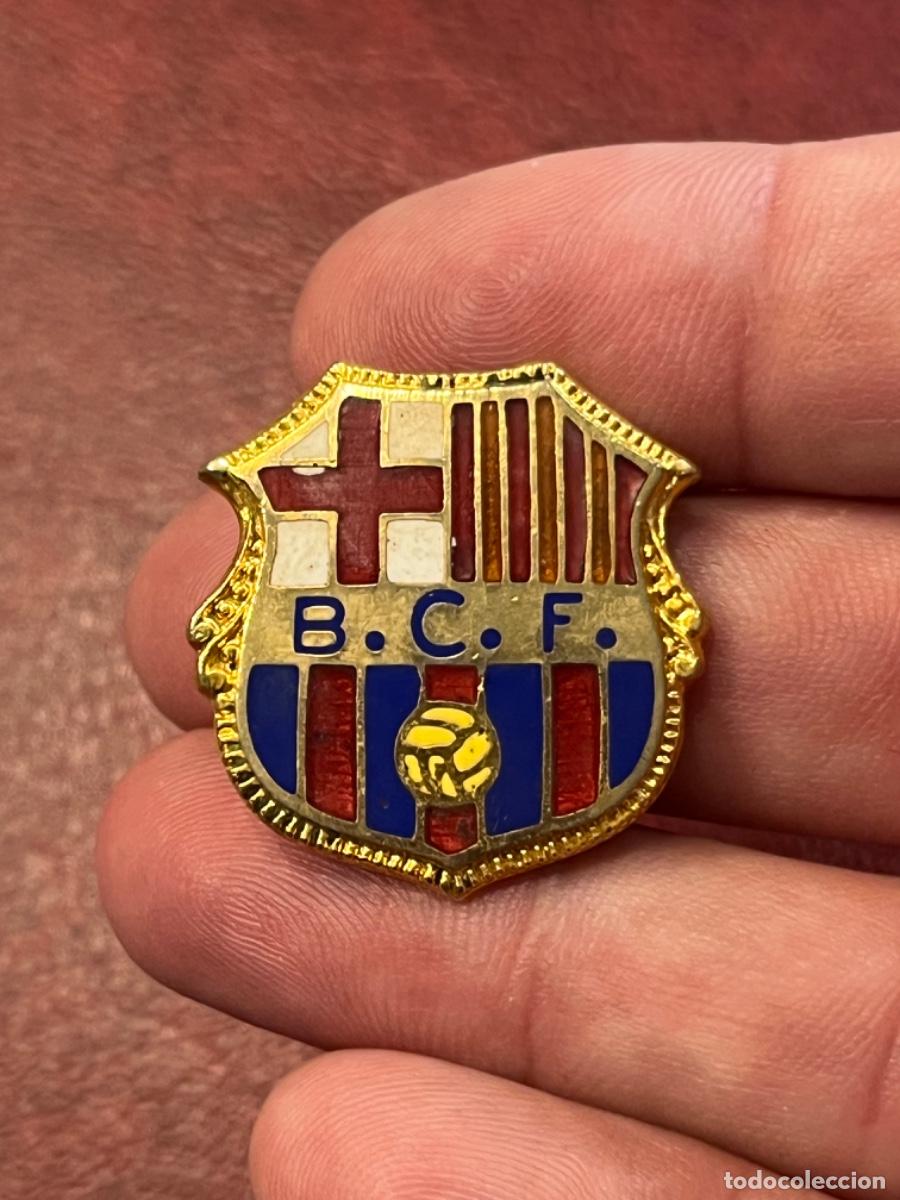 Collezionismo sportivo: INSIGNIA ESMALTADA DE AGUJA DEL F&Uacute;TBOL CLUB BARCELONA. ARTIFUTBOL.