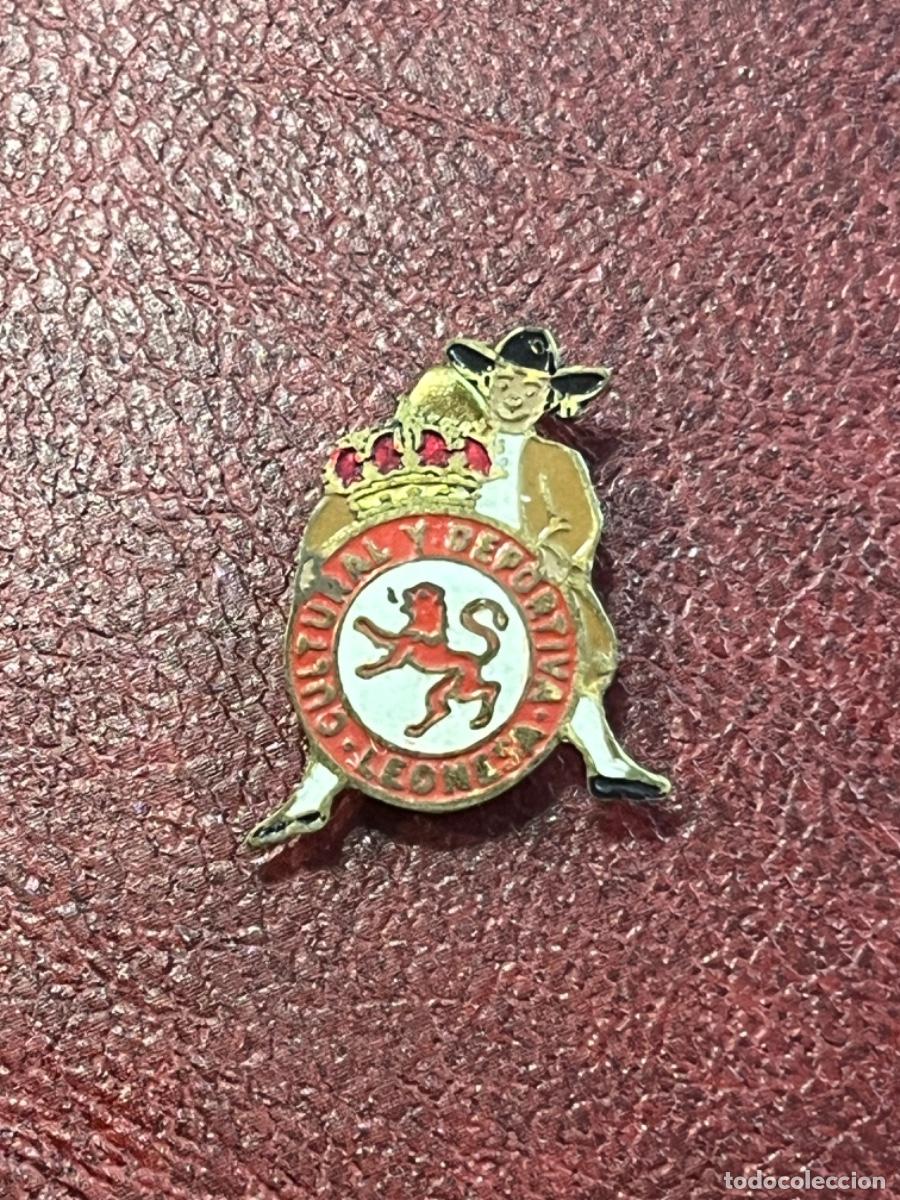 Collectionnisme sportif: INSIGNIA DE OJAL DE LA CULTURAL Y DEPORTIVA LEONESA . ARTIFUTBOL.