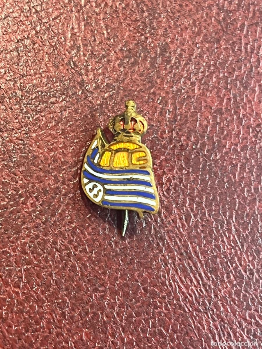 Collectionnisme sportif: INSIGNIA ESMALTADA DE AGUJA DE LA REAL SOCIEDAD . ARTIFUTBOL.