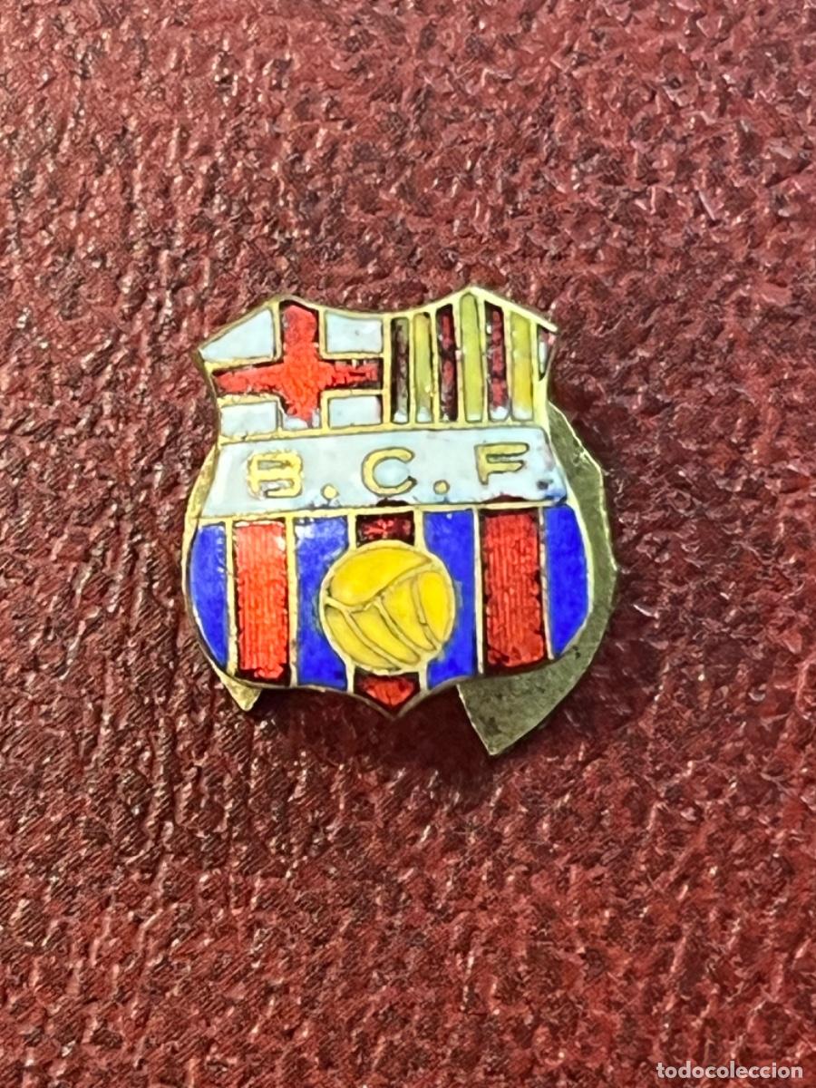 Collezionismo sportivo: INSIGNIA ESMALTADA DE OJAL DELF&Uacute;TBOL CLUB BARCELONA . ARTIFUTBOL.
