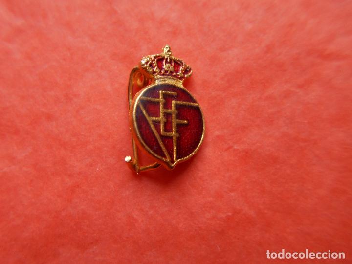 Sammelleidenschaft Sport: Pin alfiler de futbol antiguo
