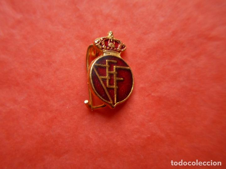Sammelleidenschaft Sport: Pin alfiler de futbol antiguo