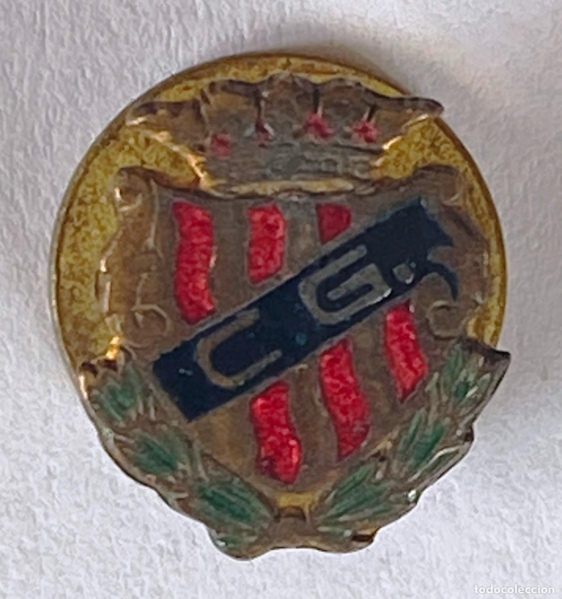 Collectionnisme sportif: INSIGNIA ESMALTADA DE SOLAPA F&Uacute;TBOL, GIMNASTIC TARRAGONA, NASTIC.