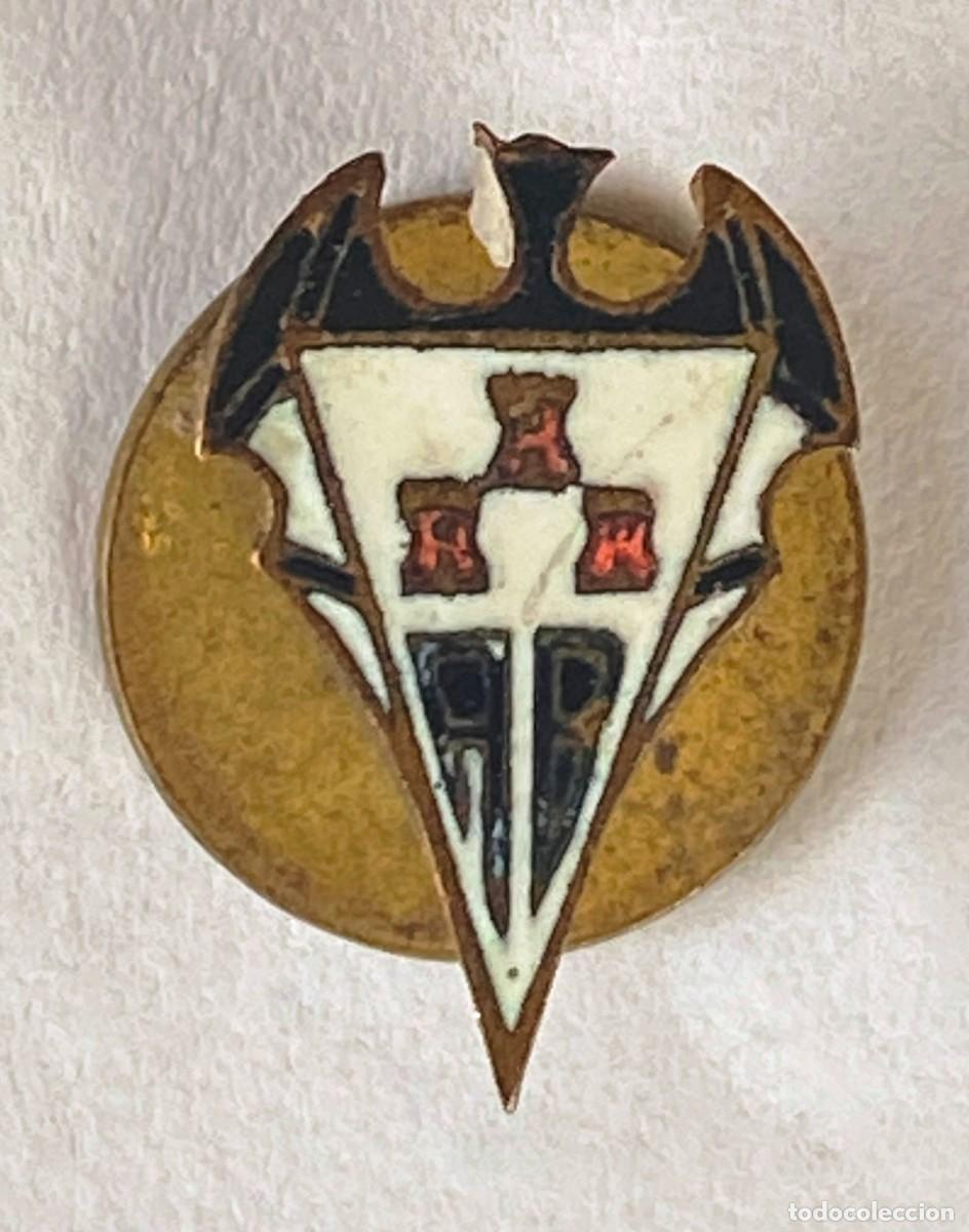 Collectionnisme sportif: INSIGNIA DE SOLAPA ESMALTADA DEL ALBACETE BALOMPIE. A&Ntilde;OS 40.