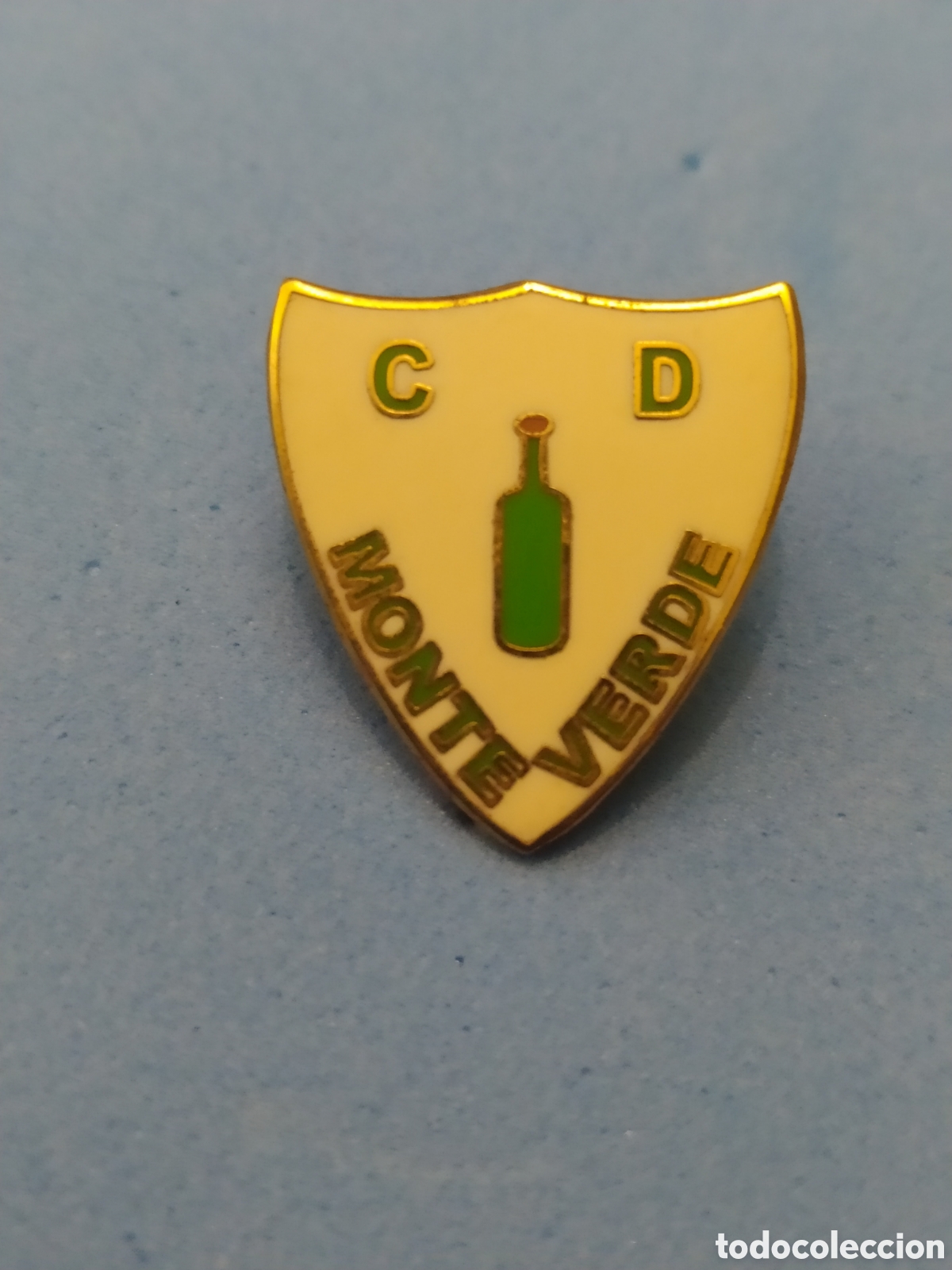 Sammelleidenschaft Sport: PINS DE F&Uacute;TBOL CD MONTE VERDE . MALAGA