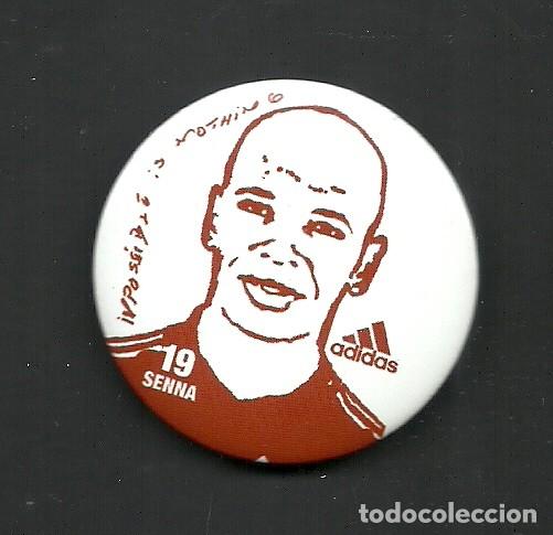 Coleccionismo deportivo: Pin tipo Chapa Publicidad ADIDAS Marcos Senna