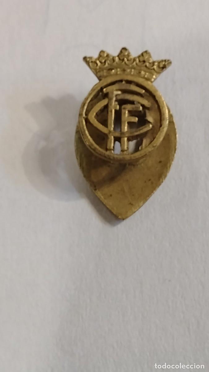 Coleccionismo deportivo: INSIGNIA ANTIGUA DE LA FEDERACI&Oacute;N CATALANA DE F&Uacute;TBOL