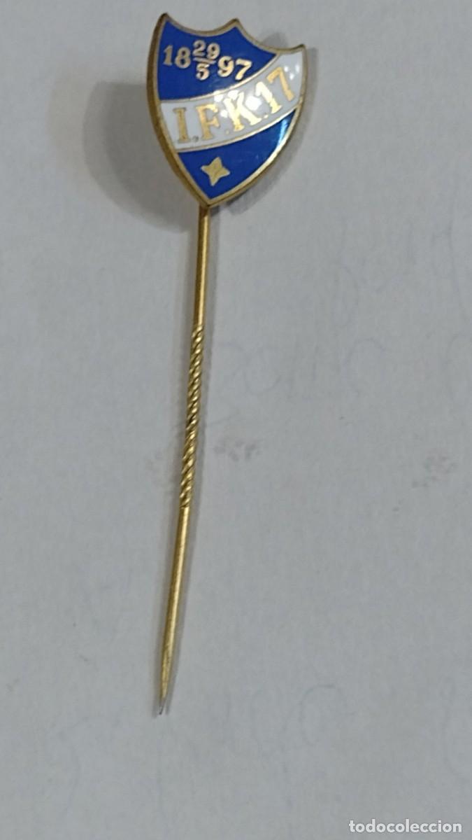 Coleccionismo deportivo: Insignia de aguja, esmaltada f&uacute;tbol Suecia IFK 17