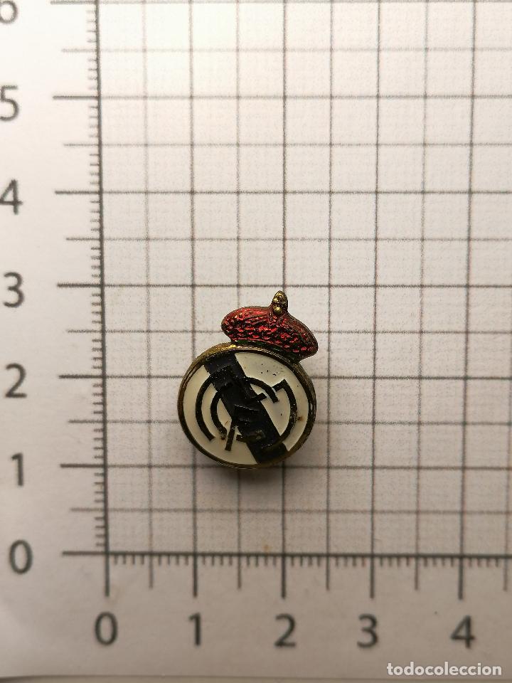Coleccionismo deportivo: PIN REAL MADRID CLUB DE FUTBOL ESCUDO ALFILER