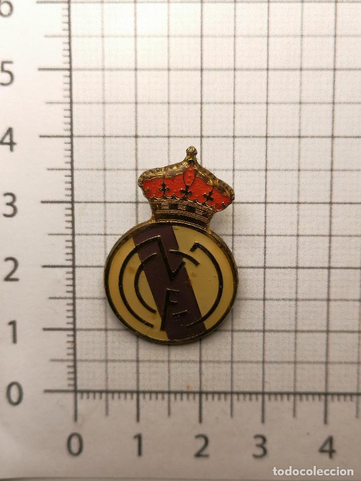 Coleccionismo deportivo: PIN REAL MADRID CLUB DE FUTBOL ESCUDO