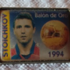 Coleccionismo deportivo: PIN STOICHKOV BALÓN DE ORO 1994