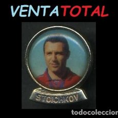 Coleccionismo deportivo: ANTIGUO PIN DEL BARCELONA STOICHKOV MEDIDA 2,6 X 2,2 CENTIMETROS