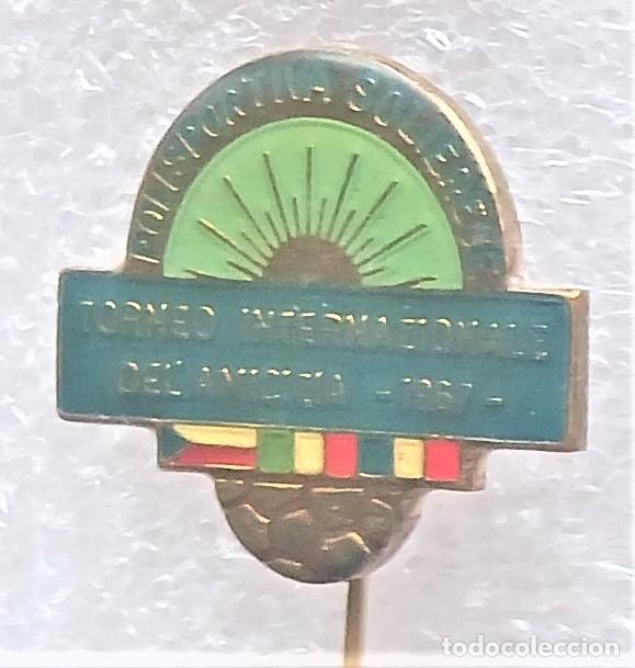 Coleccionismo deportivo: PIN TORNEO INTERNACIONAL AMICIZI 1967 ITALIA CHESCOSLOVAQUIA Y FRANCIA INSIGNIA METAL DISTINTIVI SPE