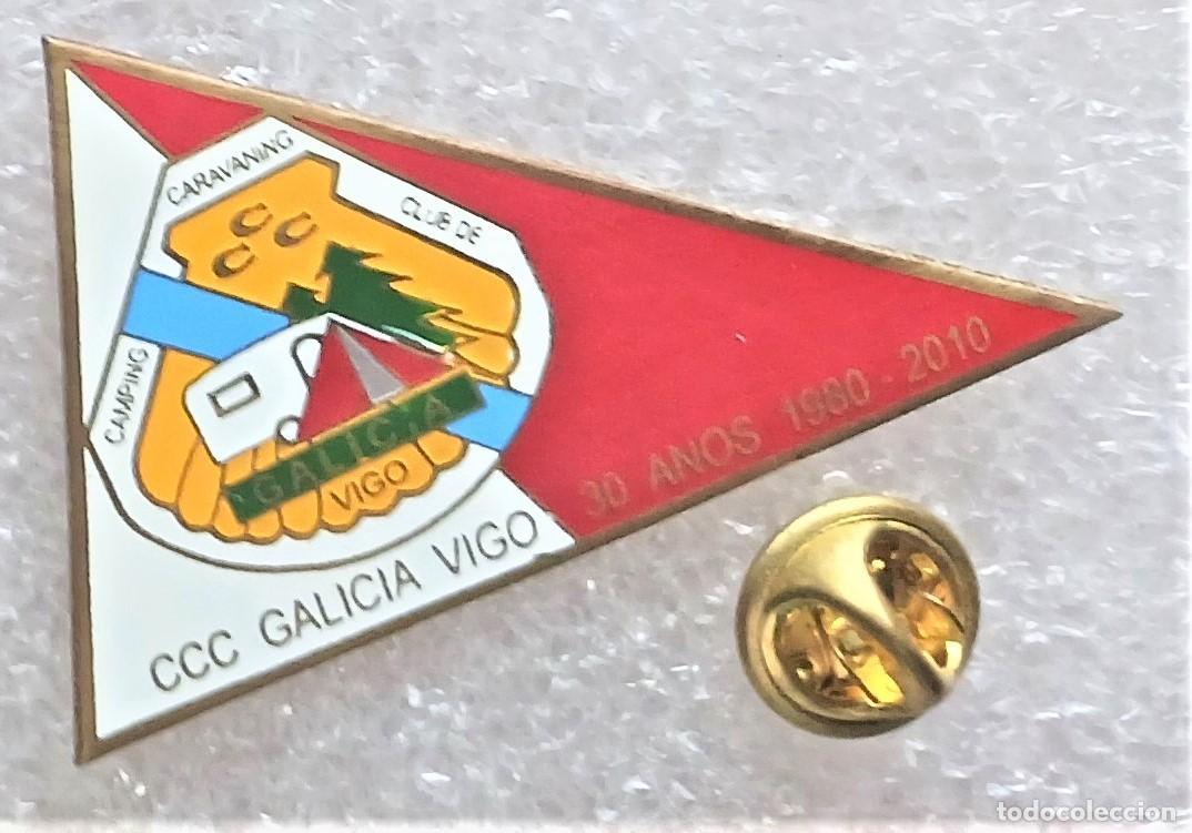 Coleccionismo deportivo: PIN GRANDE 5 CM CLUB CARAVANING GALICIA VIGO 30 A&Ntilde;OS 1980-2010 INSIGNIA METAL BADGE DISTINTIVI SPE62