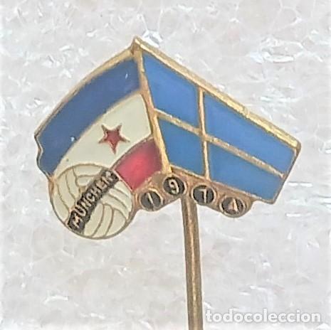 Sports collectibles: PIN YUGOSLAVIA &ndash; SUECIA SWEDEN WORLD CUP 1974 GERMANY INSIGNIA METAL FLAGS BADGE DISTINTIVI SPE107