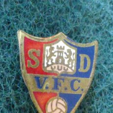 Coleccionismo deportivo: INSIGNIA OJAL SOLAPA - SOCIEDAD DEPORTIVA, CLUB FUTBOL - S.D. V.F.C. VALMASEDA FC