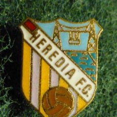 Coleccionismo deportivo: INSIGNIA DE AGUJA - CLUB FUTBOL DEPORTIVO - HEREDIA F.C. PORTUGALETE - VIZCAYA, BIZKAIA -