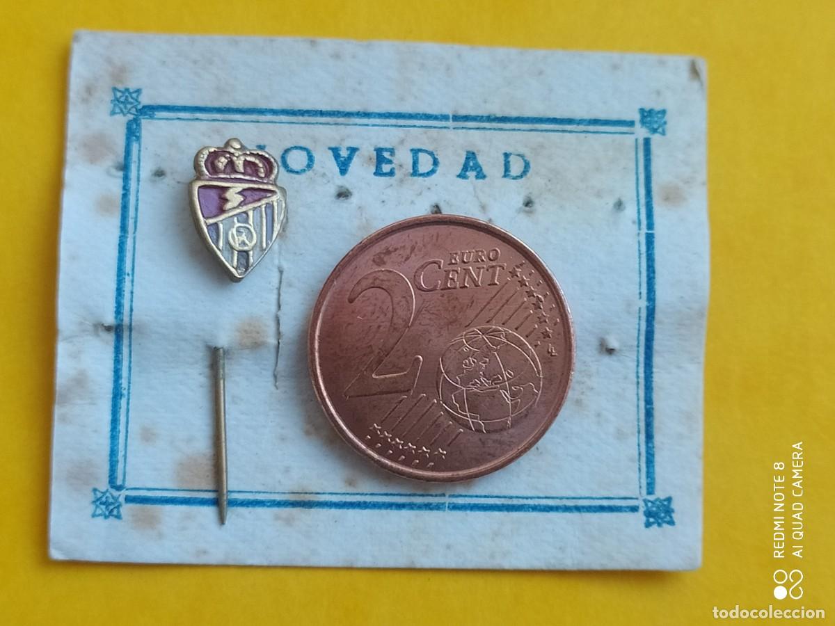Coleccionismo deportivo: ANTIGUA INSIGNIA ALFILER VALLADOLID FUTBOL A&Ntilde;OS 40-50 ESCUDO ANTIGUO PIN VALLADOLID