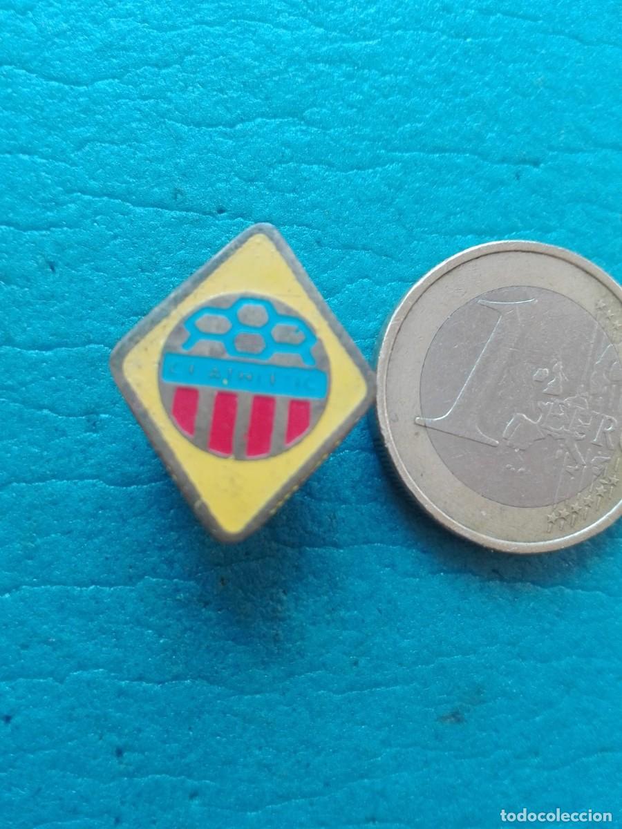 Coleccionismo deportivo: ANTIGUA INSIGNIA/PIN DE OJAL - C.F. ATHLETIC - NO PIN