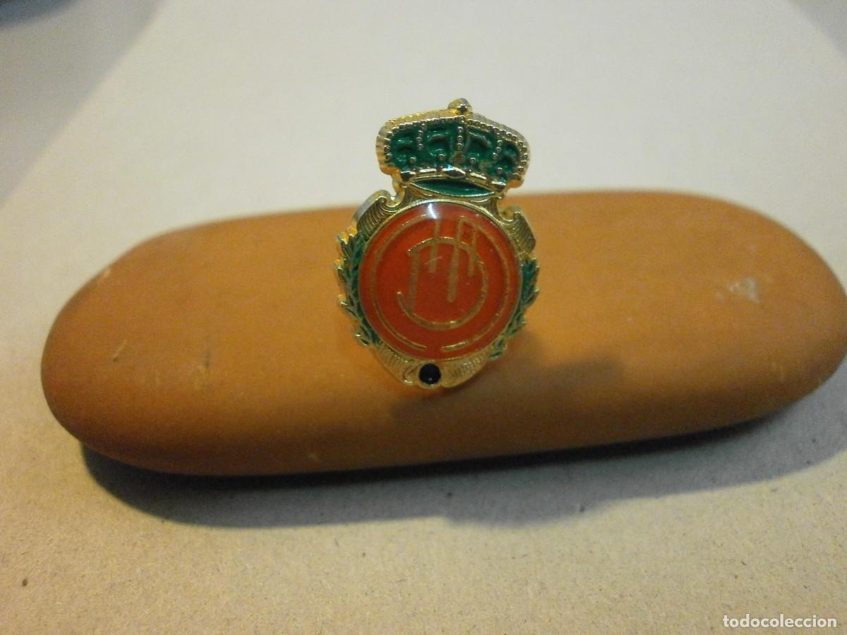 Collectionnisme sportif: pin de imperdible equipo de futbol