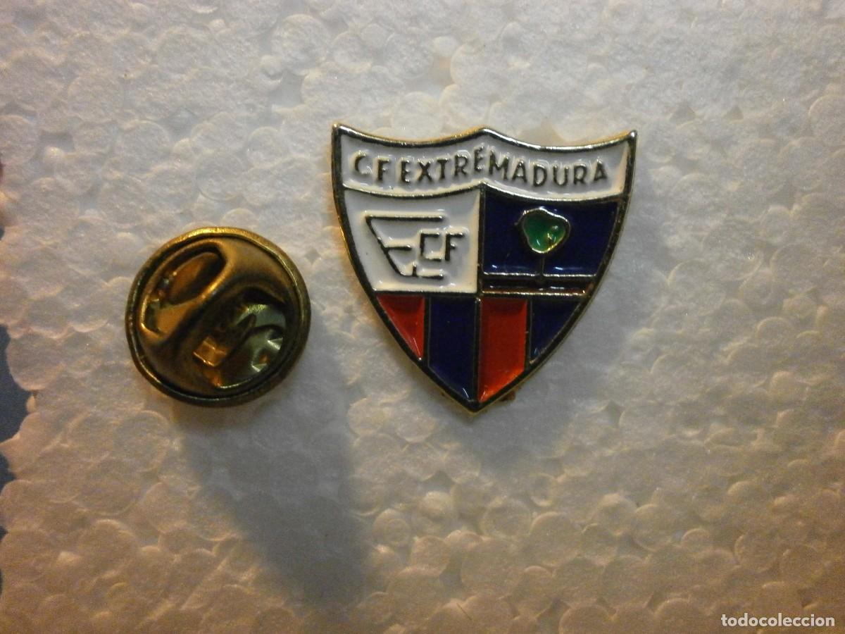 Sports collectibles: pin de pincho equipo de futbol