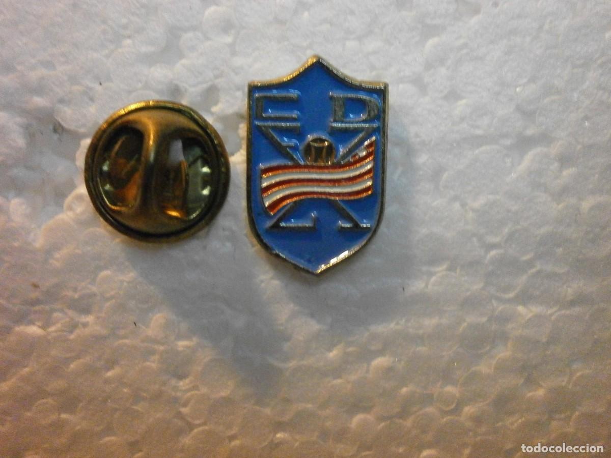 Coleccionismo deportivo: pin de pincho equipo de futbol