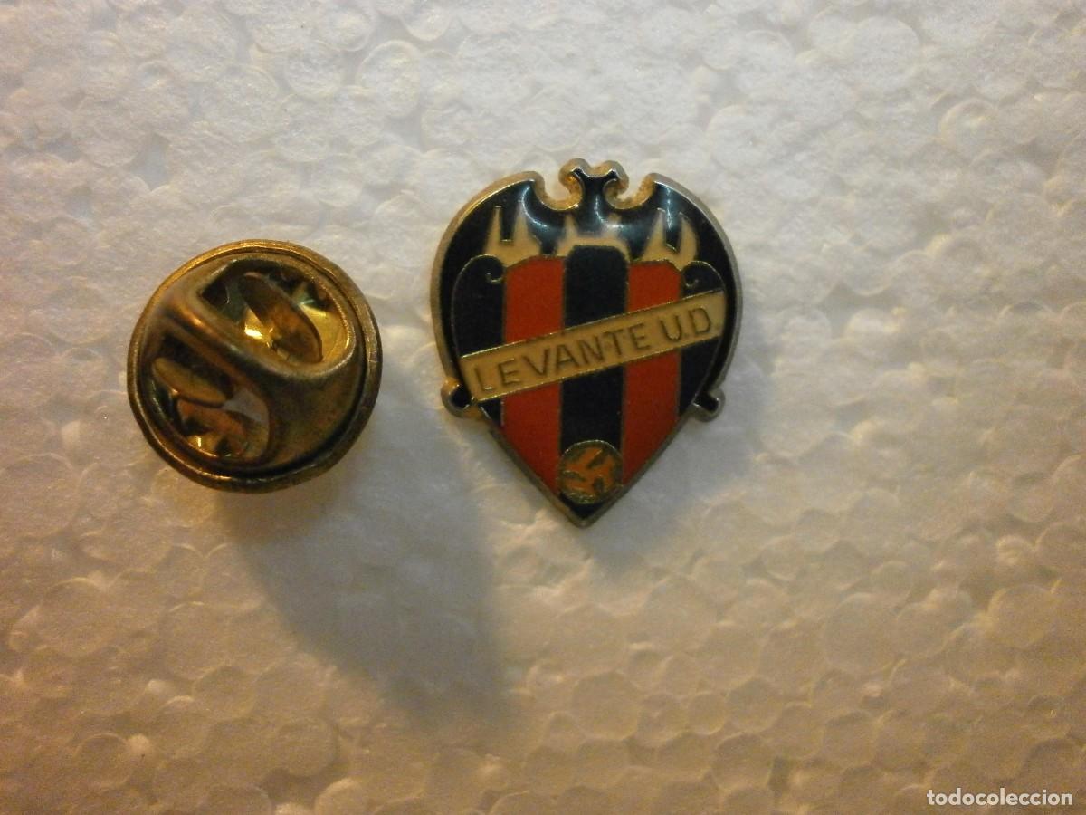 Collectionnisme sportif: pin de pincho equipo de futbol