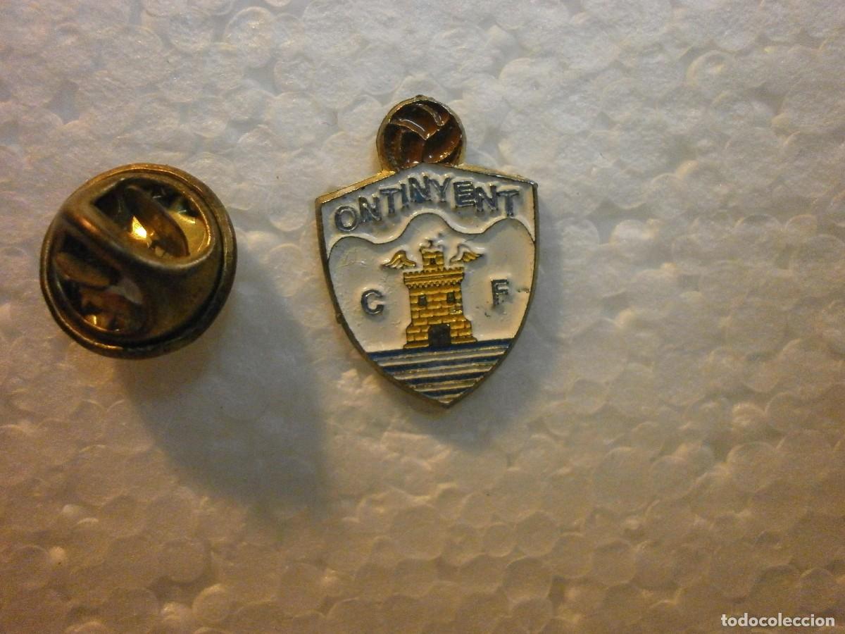 Sports collectibles: pin de pincho equipo de futbol