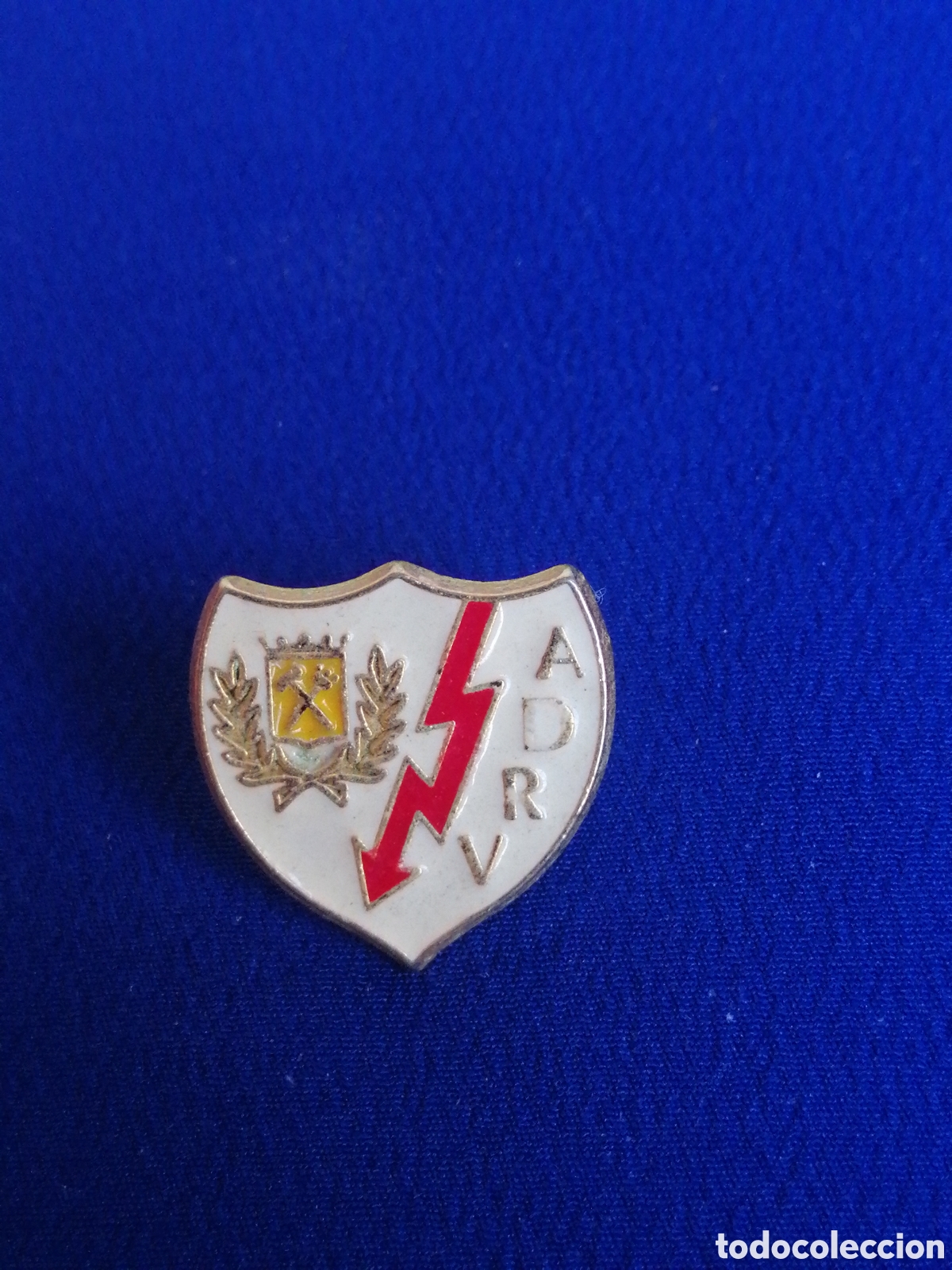 Coleccionismo deportivo: RAYO VALLECANO PIN - Foto 1