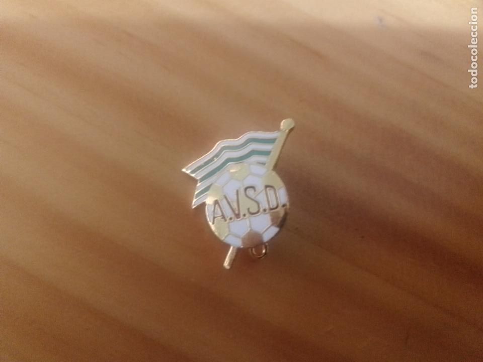 Coleccionismo deportivo: INSIGNIA DE F&Uacute;TBOL A.V.S.D. ANDRES VICENTE S.D. - Zaragoza