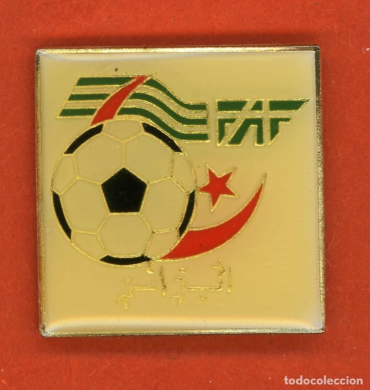 Colecionismo desportivo: PIN BADGE FUTBOL FEDERACI&Oacute;N FEDERATION LOGO SOCCER FOOTBALL ARGELIAN ARGELIA FAF AFRICA
